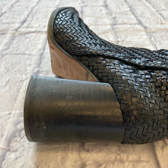 Souliers Martinez Black Leather Woven Booties - Picture 4 of 4